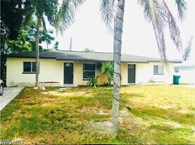 1171 S Alhambra Cir in Naples, FL - Building Photo