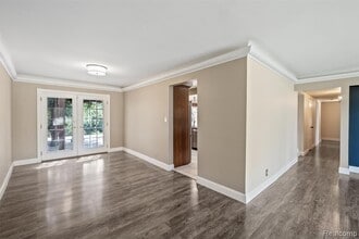 3275 Chickering Ln in Bloomfield Hills, MI - Foto de edificio - Building Photo