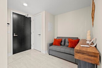 501 Yonge St, Unit SI ID1345963P in Toronto, ON - Building Photo - Building Photo