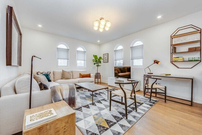 property at 1340-1340 King St W