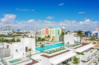 300 Collins Ave in Miami Beach, FL - Building Photo - Building Photo