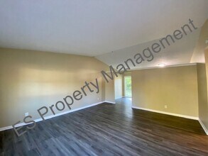 8546 Zephyr Dr in Indianapolis, IN - Building Photo - Building Photo