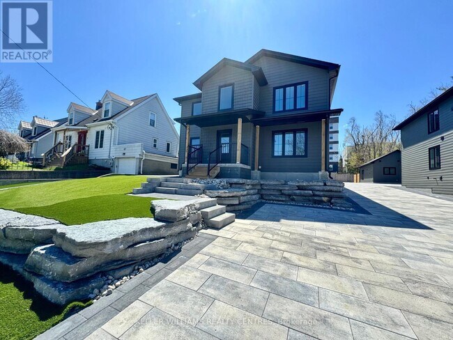 65 Holgate St in Barrie, ON - Building Photo - Building Photo