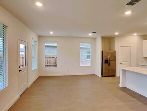 1250 Okeechobee Dr in Dallas, TX - Building Photo - Building Photo