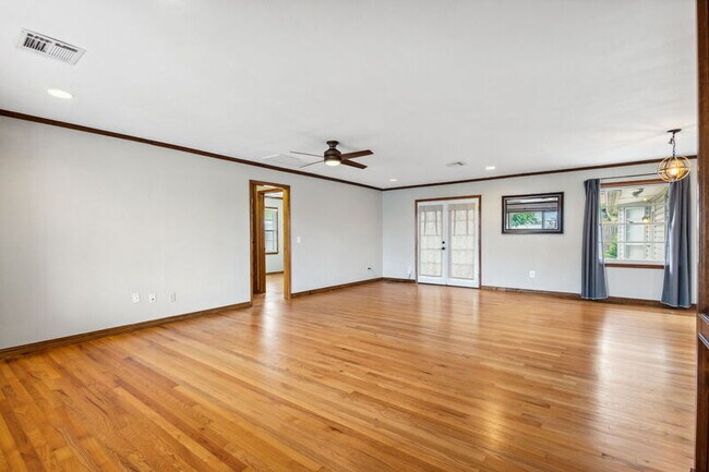 10001 Ridgeview Dr in The Village, OK - Building Photo - Building Photo