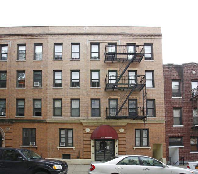 30-39 34th St in Astoria, NY - Building Photo - Building Photo