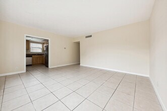 1000 NE 9th Ave in Delray Beach, FL - Foto de edificio - Building Photo