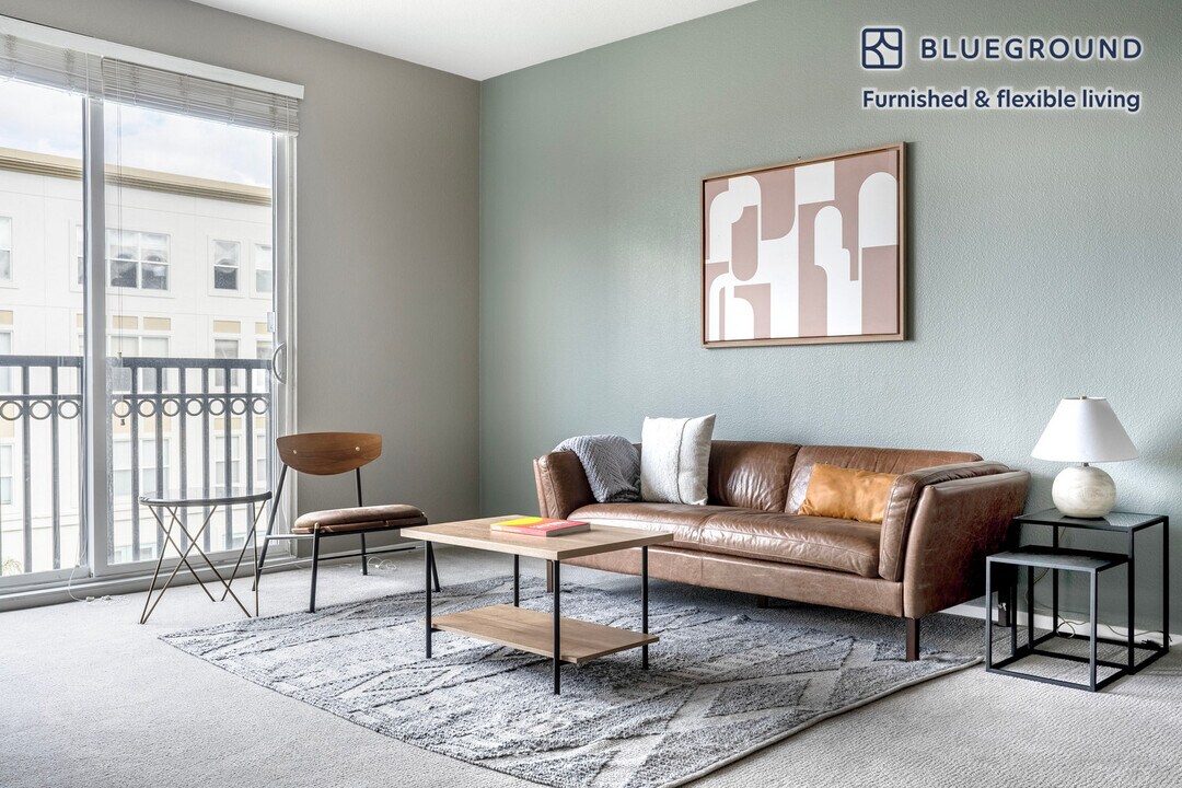 367 Santana Row in San Jose, CA - Building Photo