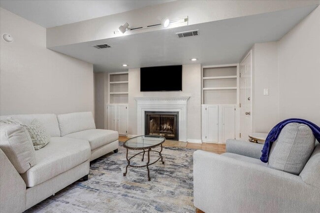 property at 517 E Jefferson St
