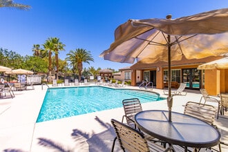 Vintage Desert Rose Senior Apartments | Af... in Las Vegas, NV - Foto de edificio - Building Photo