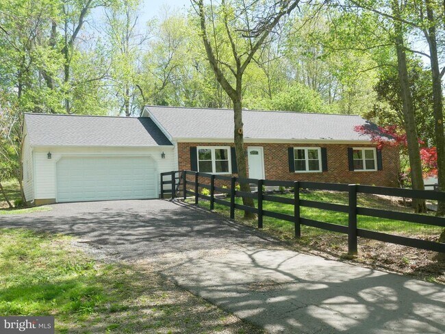 35600 Sassafras Dr in Round Hill, VA - Building Photo - Building Photo