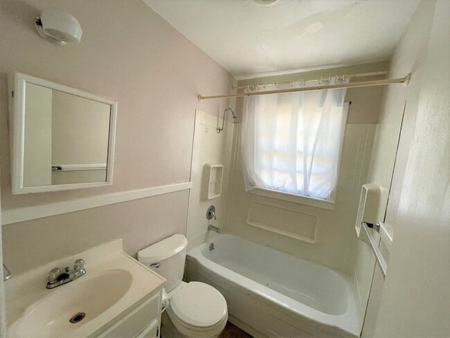 1224 Pomeroy St in Manhattan, KS - Building Photo - Building Photo