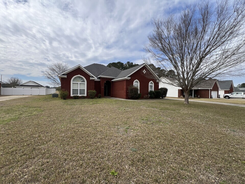 103 Lakeside Dr in Dothan, AL - Building Photo