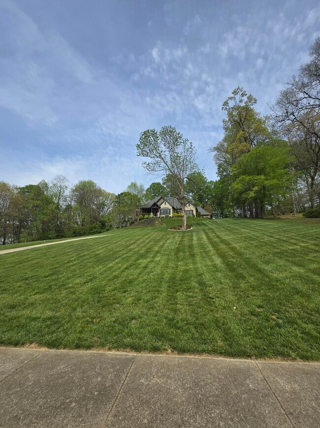 property at 2571 Grand Oaks Dr
