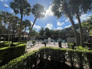 550 S Park Rd in Hollywood, FL - Building Photo - Building Photo