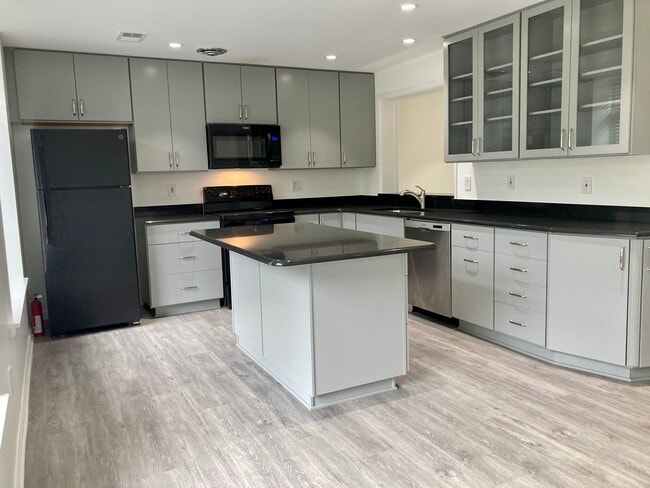 658 15th St S in Arlington, VA - Foto de edificio - Building Photo