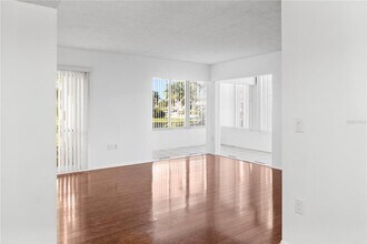 7304 W Country Club Dr N in Sarasota, FL - Building Photo - Building Photo