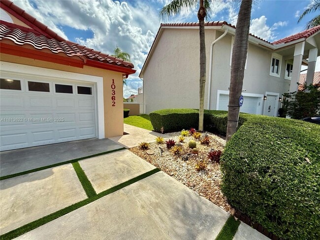 10362 NW 46th Terrace in Doral, FL - Building Photo - Building Photo
