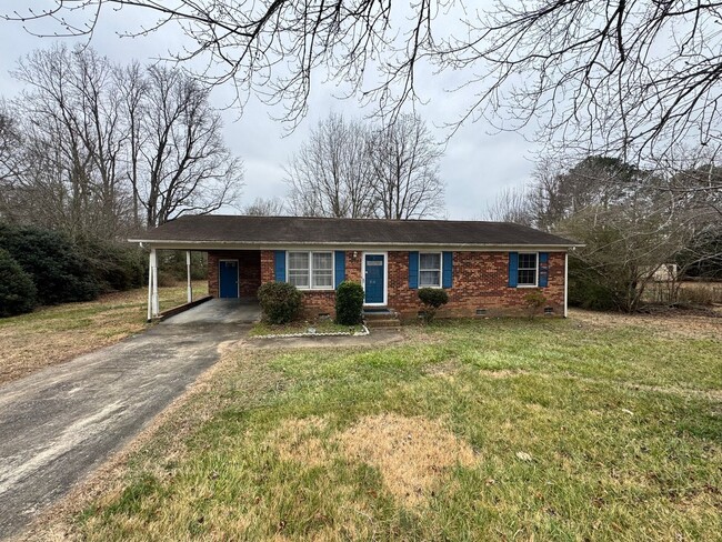 property at 2116 Fernwood Dr