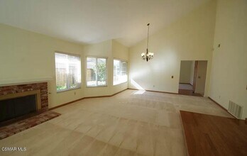 6797 Oak Forest Dr in Oak Park, CA - Building Photo - Building Photo