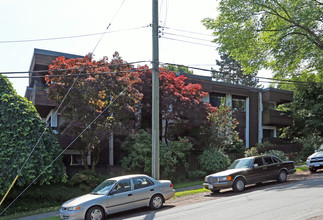 Landmark Manor in Vancouver, BC - Building Photo - Building Photo