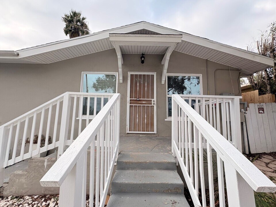 4931 Auburn Dr in San Diego, CA - Building Photo