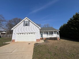 7 Willow Wood Ct in Taylors, SC - Building Photo
