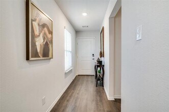 1075 Old Oaks Dr in Heath, TX - Building Photo - Building Photo