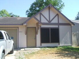 4862 Cobb Valley in San Antonio, TX - Building Photo