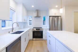 6547 26th Ave NW in Seattle, WA - Building Photo - Building Photo