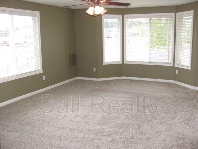 9302 W Caelen Ave in Cheney, WA - Building Photo - Building Photo