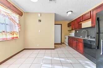 811 32nd St in West Palm Beach, FL - Building Photo - Building Photo