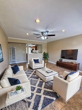 7601 Wyoming St in Westminster, CA - Foto de edificio - Building Photo