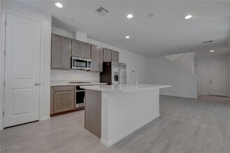 592 Celebratory Pl in Henderson, NV - Building Photo - Building Photo