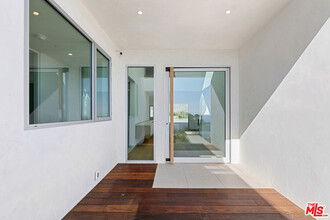 31351 Pacific Coast Hwy in Malibu, CA - Building Photo - Building Photo