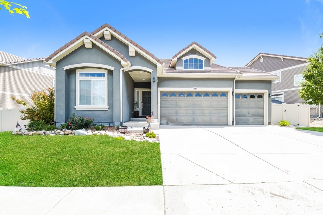 3485 Maplewood Ln in Johnstown, CO - Building Photo