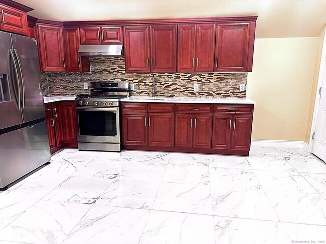 376 N Main St in Naugatuck, CT - Building Photo - Building Photo