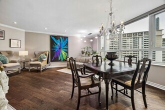 55 Wellesley St E in Toronto, ON - Building Photo - Building Photo