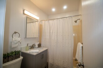 12 Home St in New London, CT - Building Photo - Building Photo