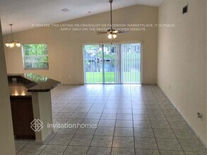 18961 NW 77th Ct in Hialeah, FL - Building Photo - Building Photo
