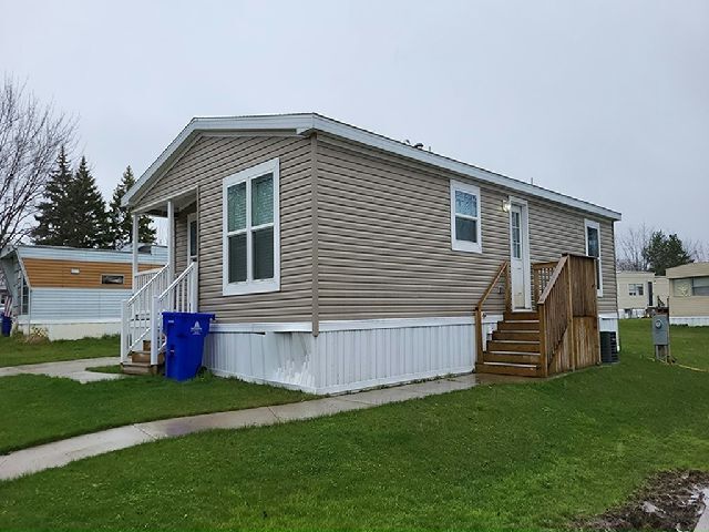 99 E Canyon Dr in Hamburg, NY - Building Photo - Building Photo