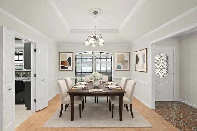 10135 Rita Rd in Dallas, TX - Foto de edificio - Building Photo