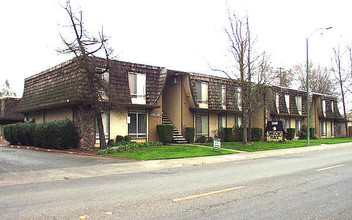 Central Park Apartments in Sacramento, CA - Foto de edificio - Building Photo