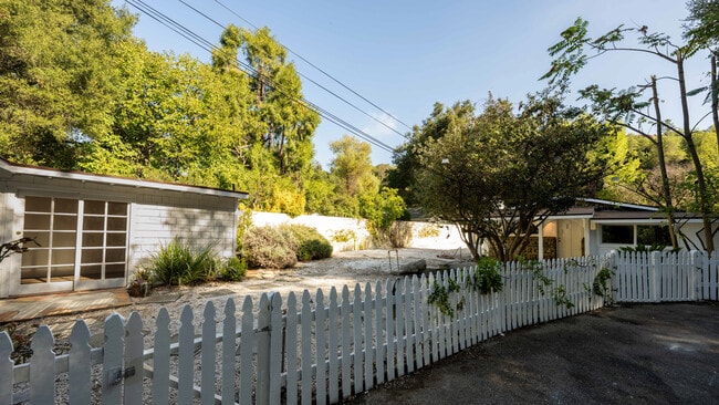 1411 Bonnell Dr in Topanga, CA - Building Photo - Building Photo