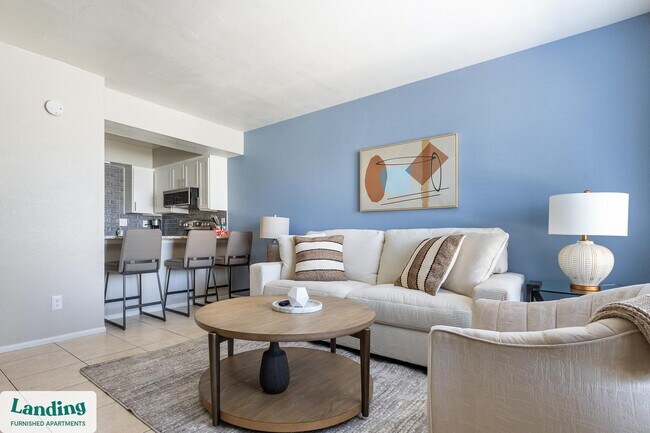 5704 W Thomas Rd in Phoenix, AZ - Foto de edificio - Building Photo