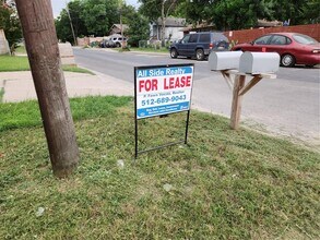 7107 Carver Ave in Austin, TX - Building Photo - Building Photo