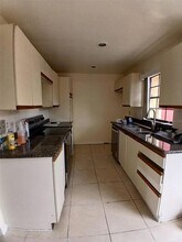 7454 Wynnewood Square in Winter Park, FL - Foto de edificio - Building Photo