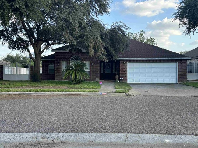 411 Grosbeak Street in Laredo, TX - Foto de edificio - Building Photo