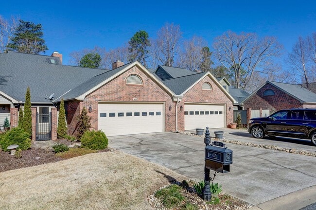 409 Hunters Cir in Greenville, SC - Building Photo - Building Photo