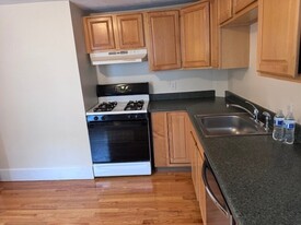 28 W Wyoming Ave, Unit #3 in Melrose, MA - Building Photo